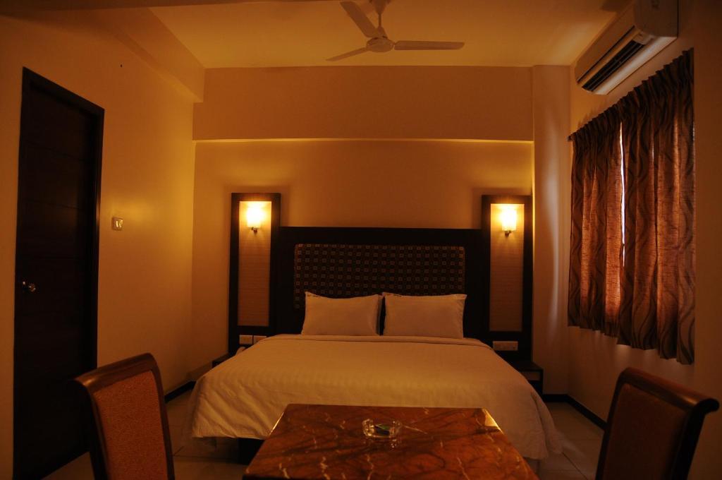 Hotel Viswas Tiruppur Zimmer foto